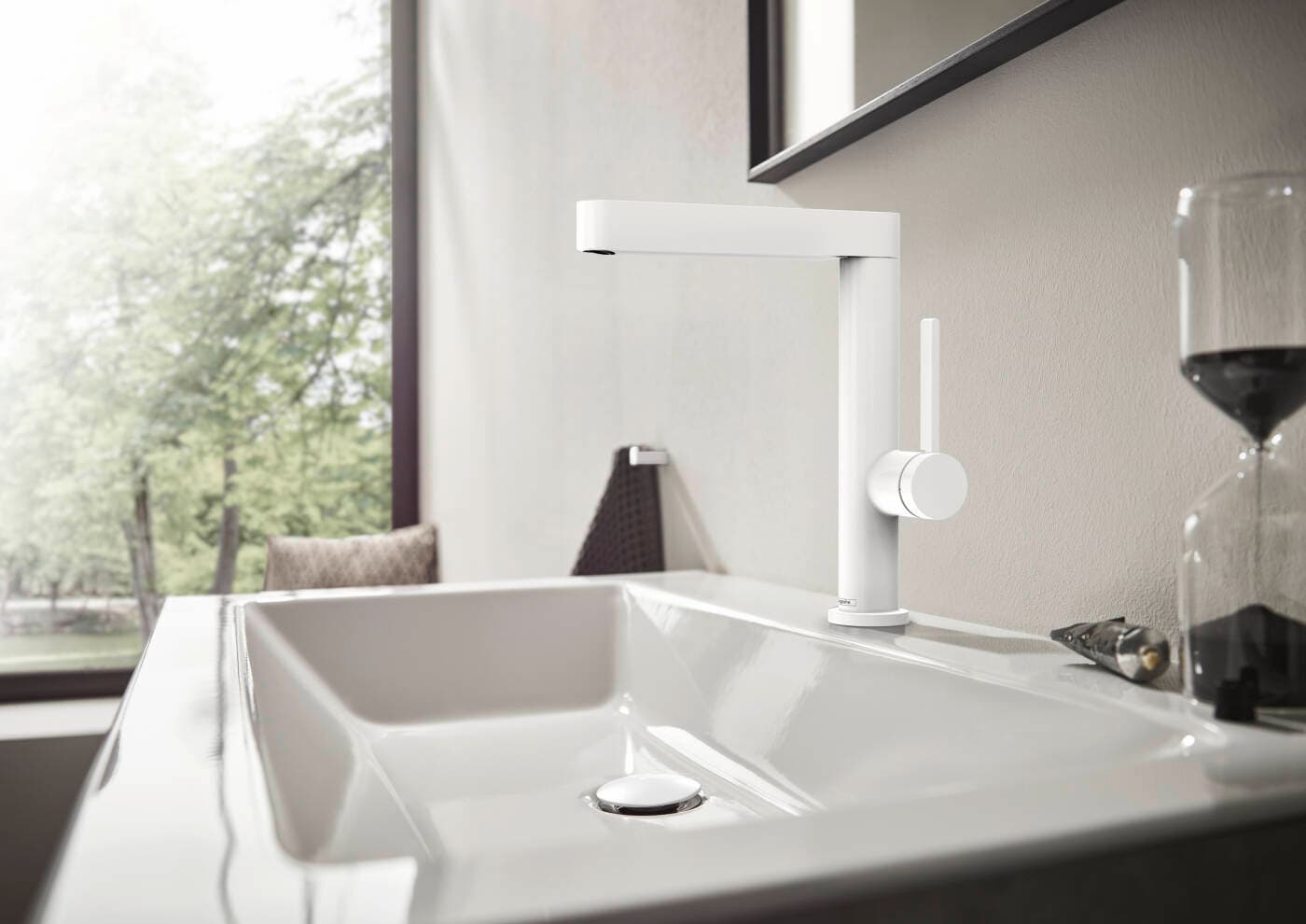 Mitigeur de lavabo Hansgrohe Finoris 230 avec bec orientable et bonde push-open en blanc mat - vue 4