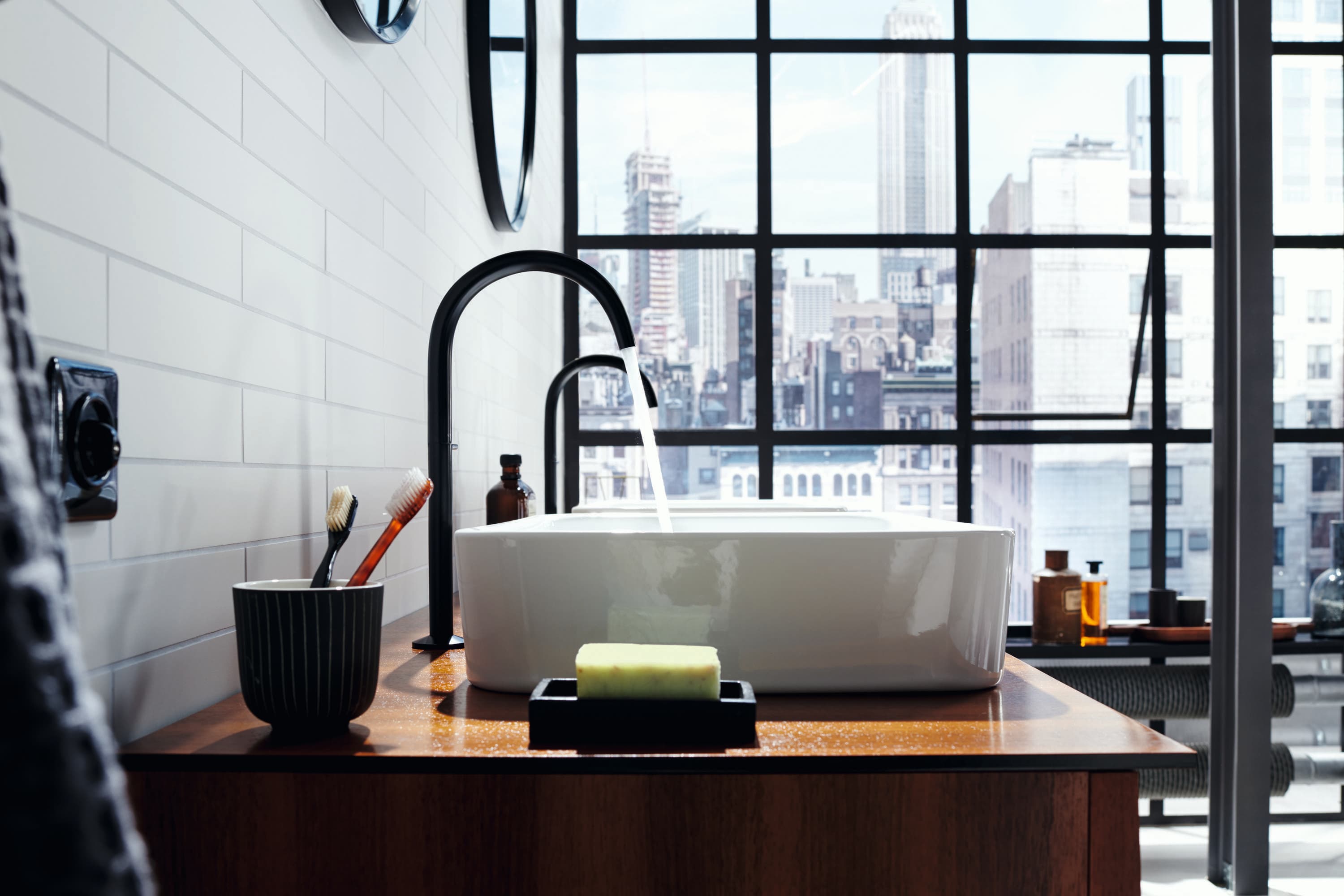 Mitigeur de lavabo AXOR One Select 270 surélevé avec bonde push-open en noir mat - vue 3