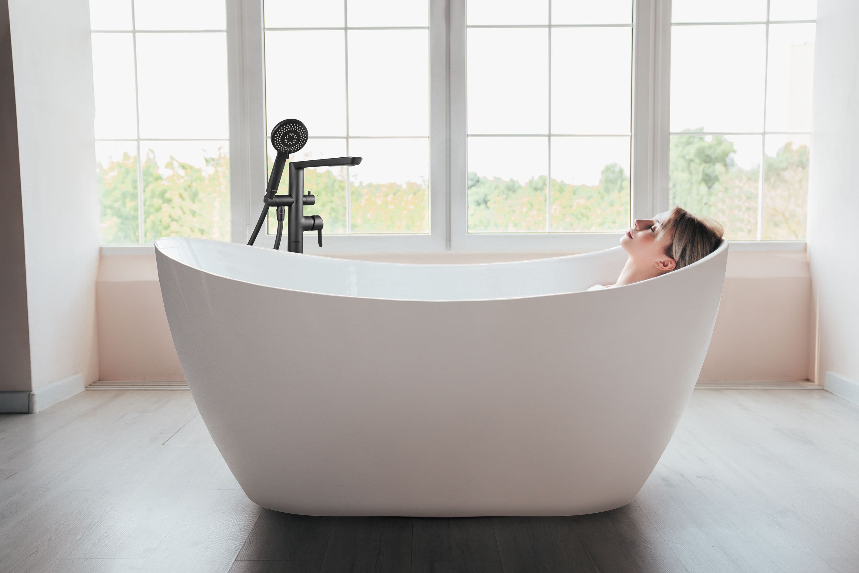 Mitigeur de bain / douche Deante Arnika pour montage au sol en noir mat - vue 4