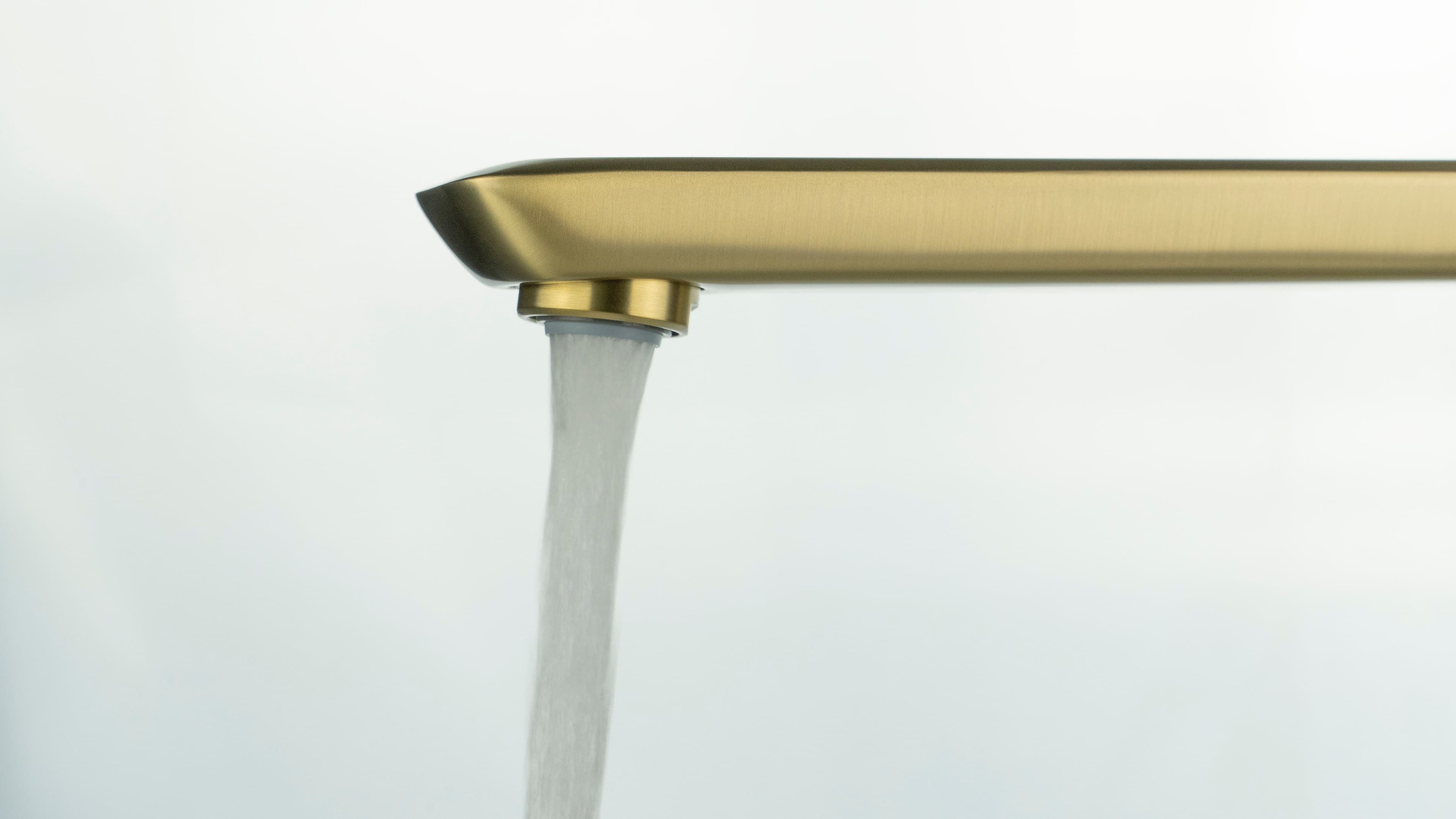 Mitigeur de lavabo rehaussé Deante Arnika 225 sans bonde en PVD or brossé - vue 4