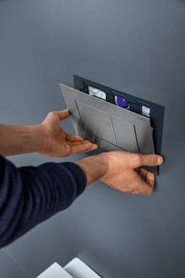 Plaque de déclenchement Geberit Sigma40 square / Chromé brossé / Revêtement Easy Clean + Anti-Traces de doigt